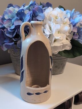 Williamsburg Handcrafted Pottery Candle Niche Vase in Cream with Blue Accents